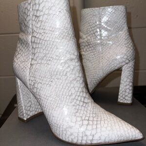 Steve Madden White Heeled Boots with Textured Design